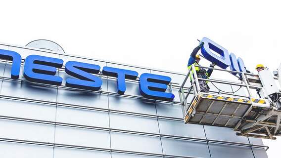2015 ändrades företagets namn Neste Oil tillbaka till det ursprungliga namnet Neste, för att återspegla företagets förändring av strategin mot förnybara råmaterial.